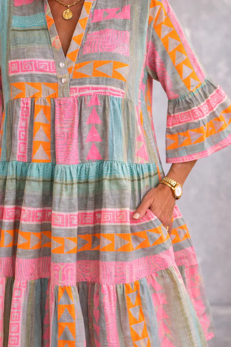 Lebhaftes Midi-Kleid mit Luftigem Komfort